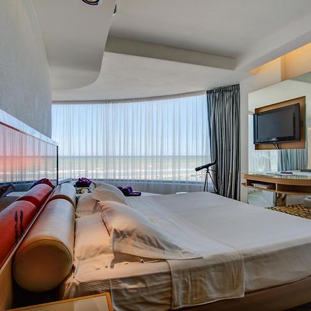 Hotel Waldorf- Premier Resort Мілано-Маріттіма Екстер'єр фото